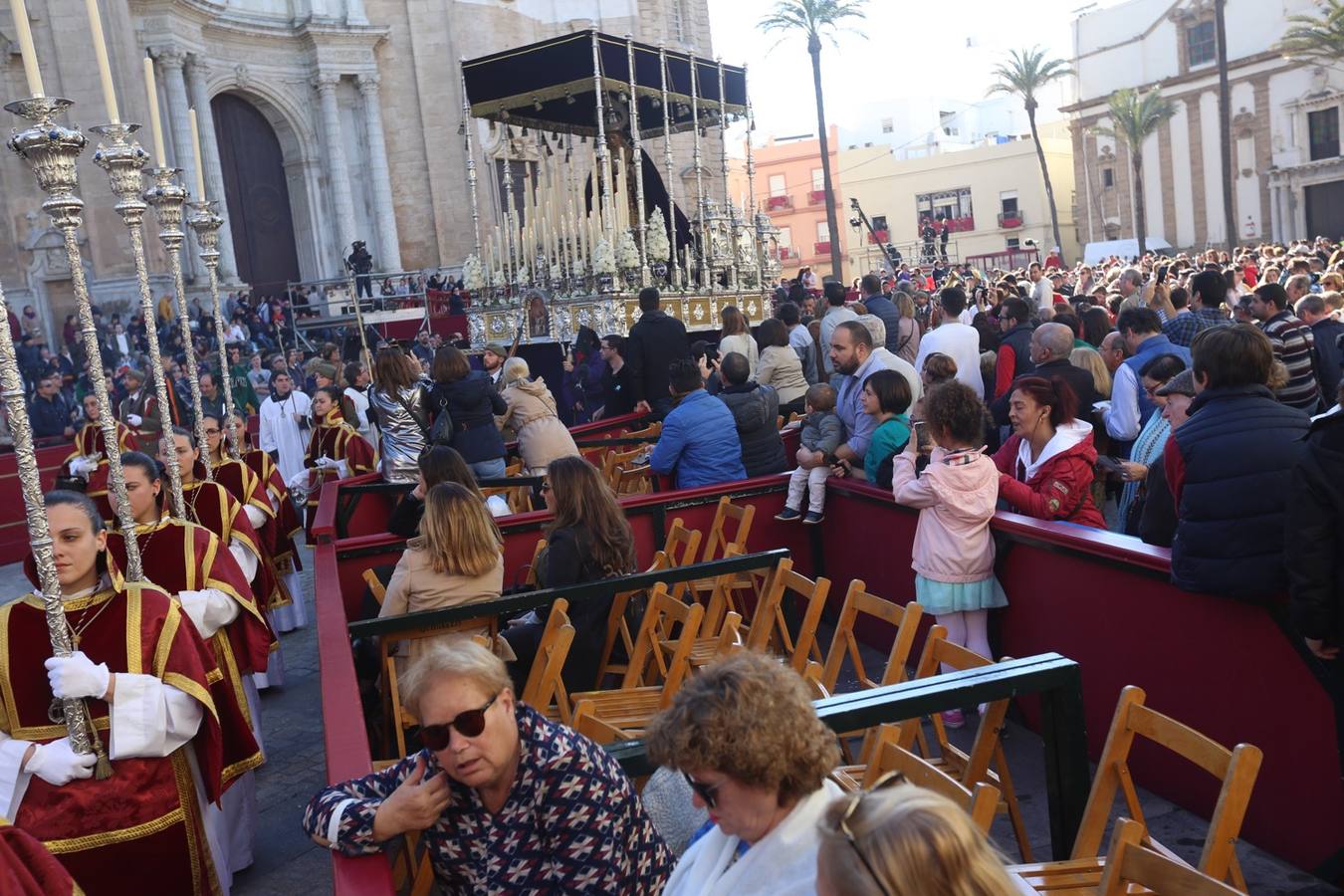 Vídeo y fotos de la salida de la cofradía de Piedad de la iglesia de Santiago